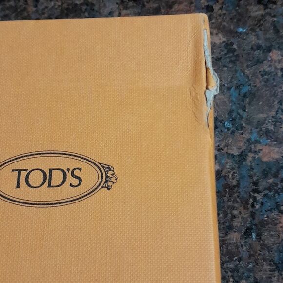 5 Tod's Boxes... 1 is "as is" - Picture 2 of 8